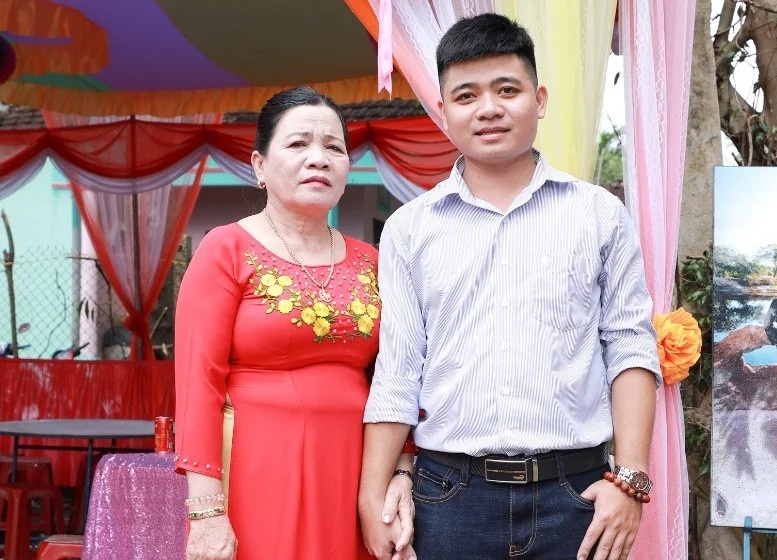 bat ngo ve nha don Tet anh 2