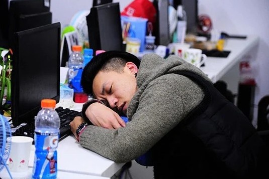 Ong trum ban le Trung Quoc chi trich thoi boc lot nhan vien hinh anh