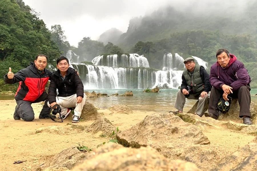 Nhom ban phuot tu Lam Dong ra Tay Bac theo loi hen 50 nam truoc hinh anh