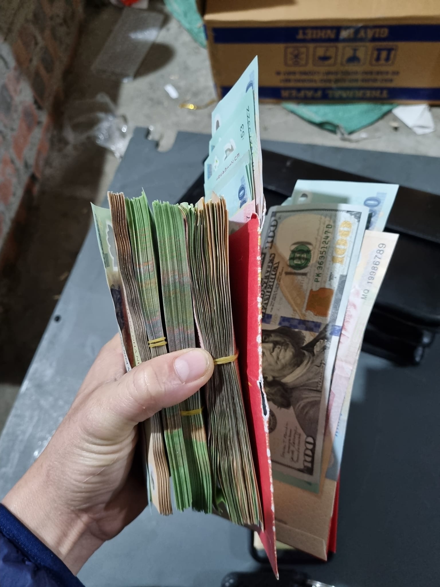 tra lai 50 trieu dong cho nguoi danh roi anh 1