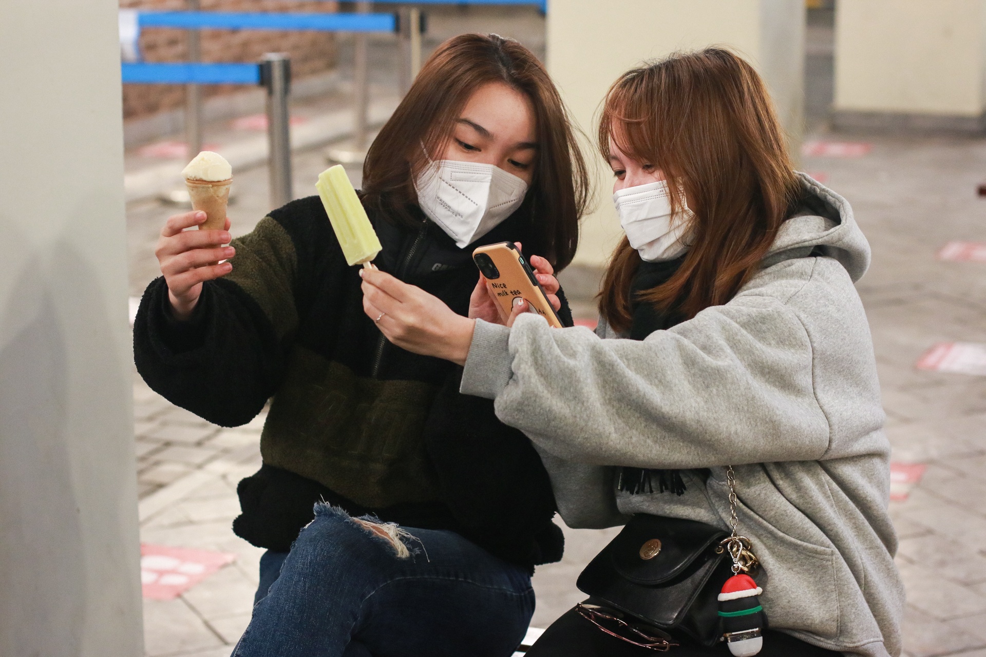 gioi tre an kem mua dong anh 7