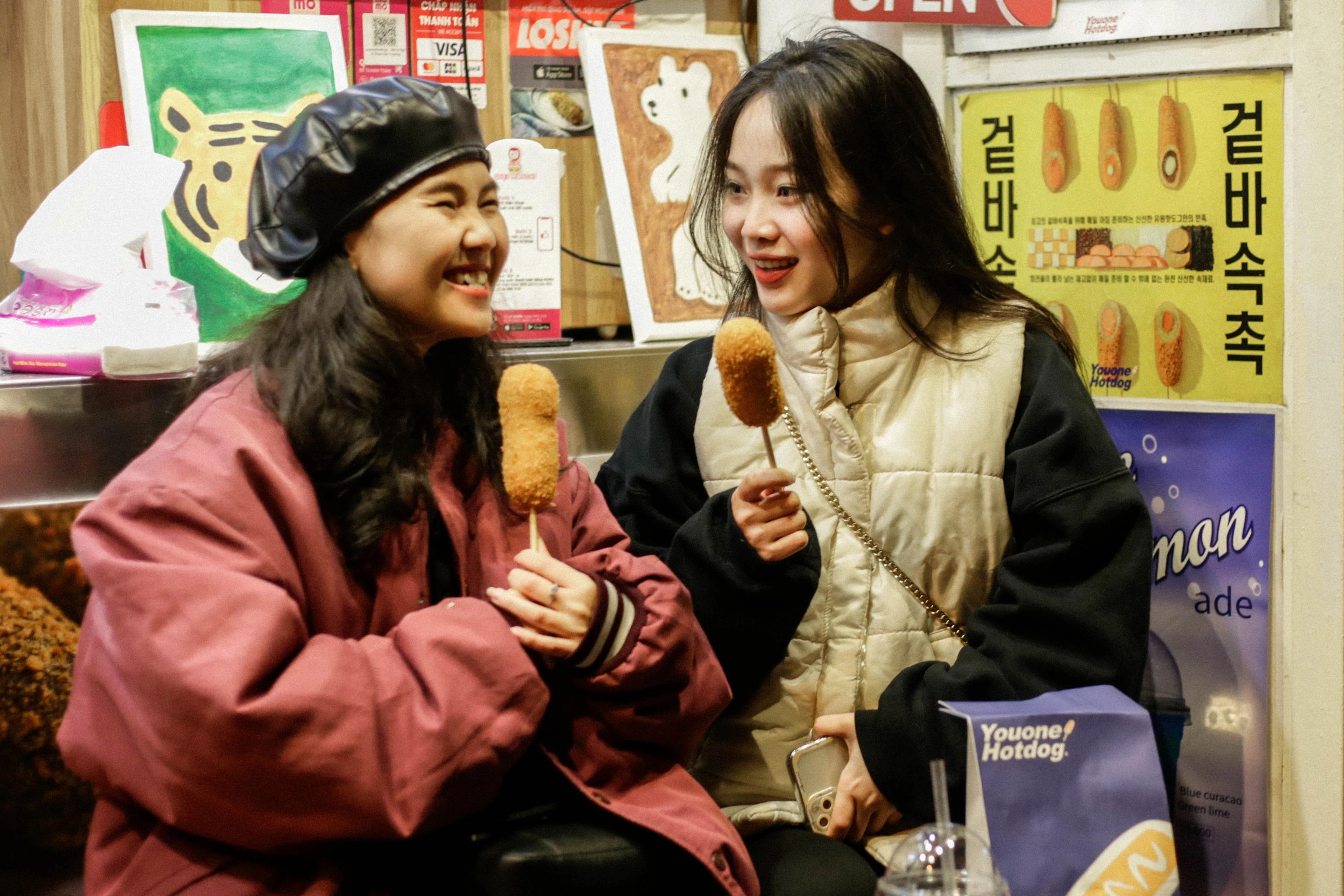 Hang lau, nuong tap nap khach trong ngay ret dam hinh anh