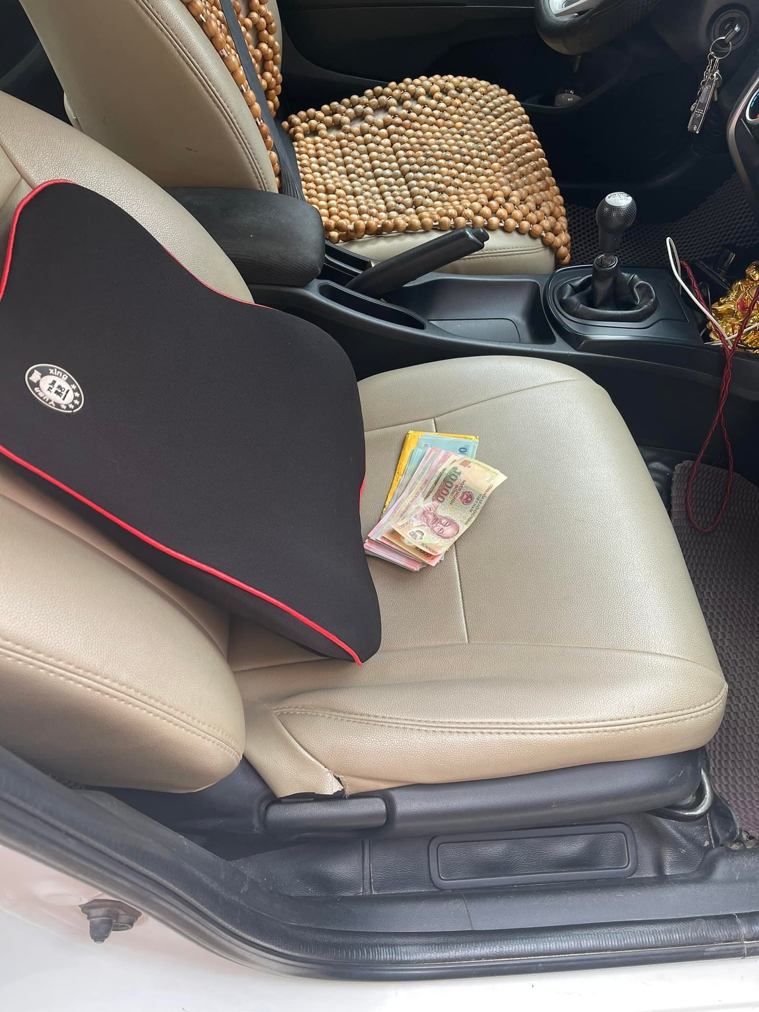 nhan lai tien danh roi anh 2