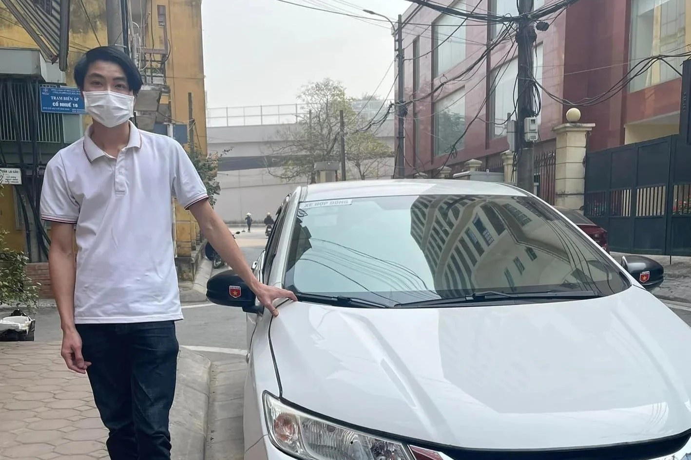 Tai xe taxi tra lai 40 trieu dong cho khach bo quen hinh anh