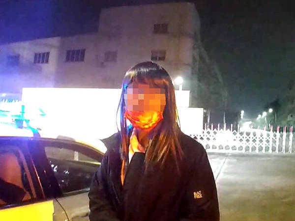 gia gai vao nha tam cong cong anh 1