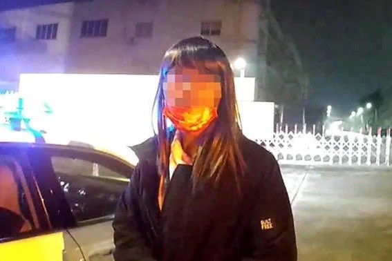 Streamer Trung Quoc gia gai, dot nhap nha tam cong cong hinh anh