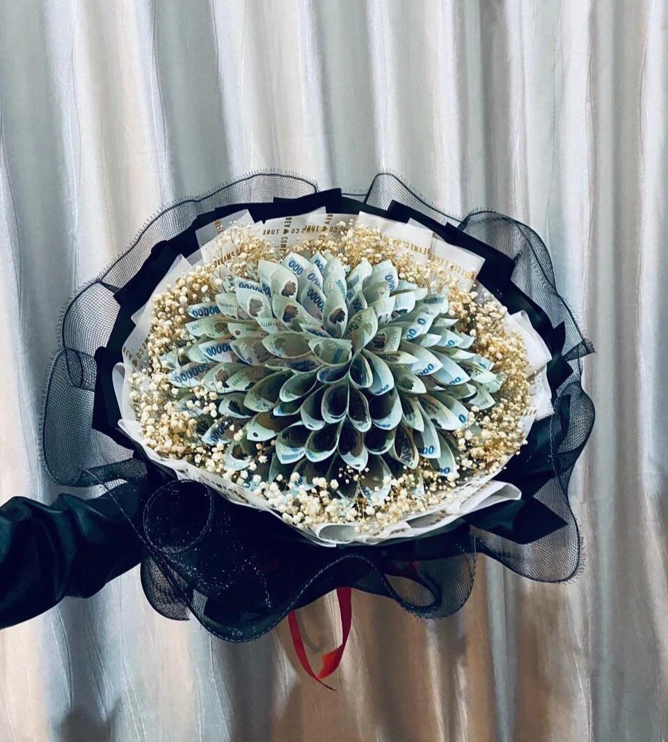 tặng mẹ bó hoa 100 triệu đồng ảnh 3 tang me bo hoa 100 trieu dong anh 3