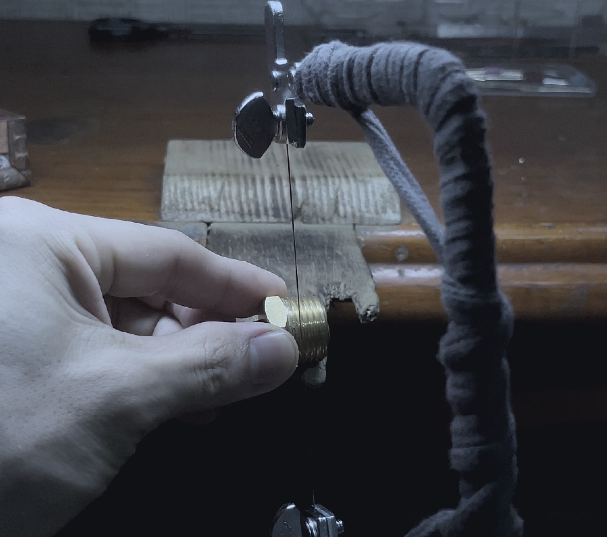 chế tác trang sức từ ống nước ảnh 6 che tac trang suc tu ong nuoc anh 6