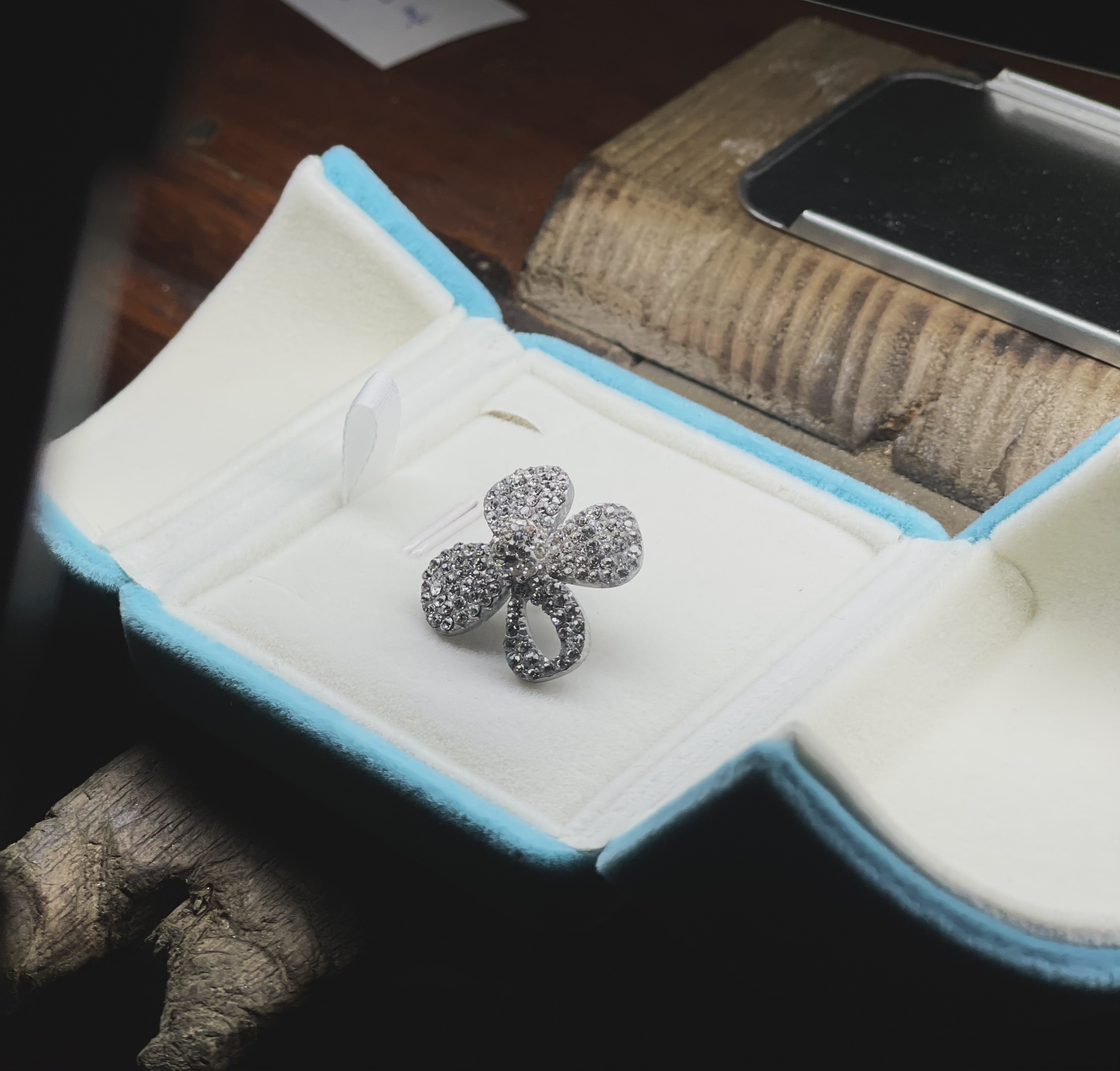 chế tác trang sức từ ống nước ảnh 9 che tac trang suc tu ong nuoc anh 9