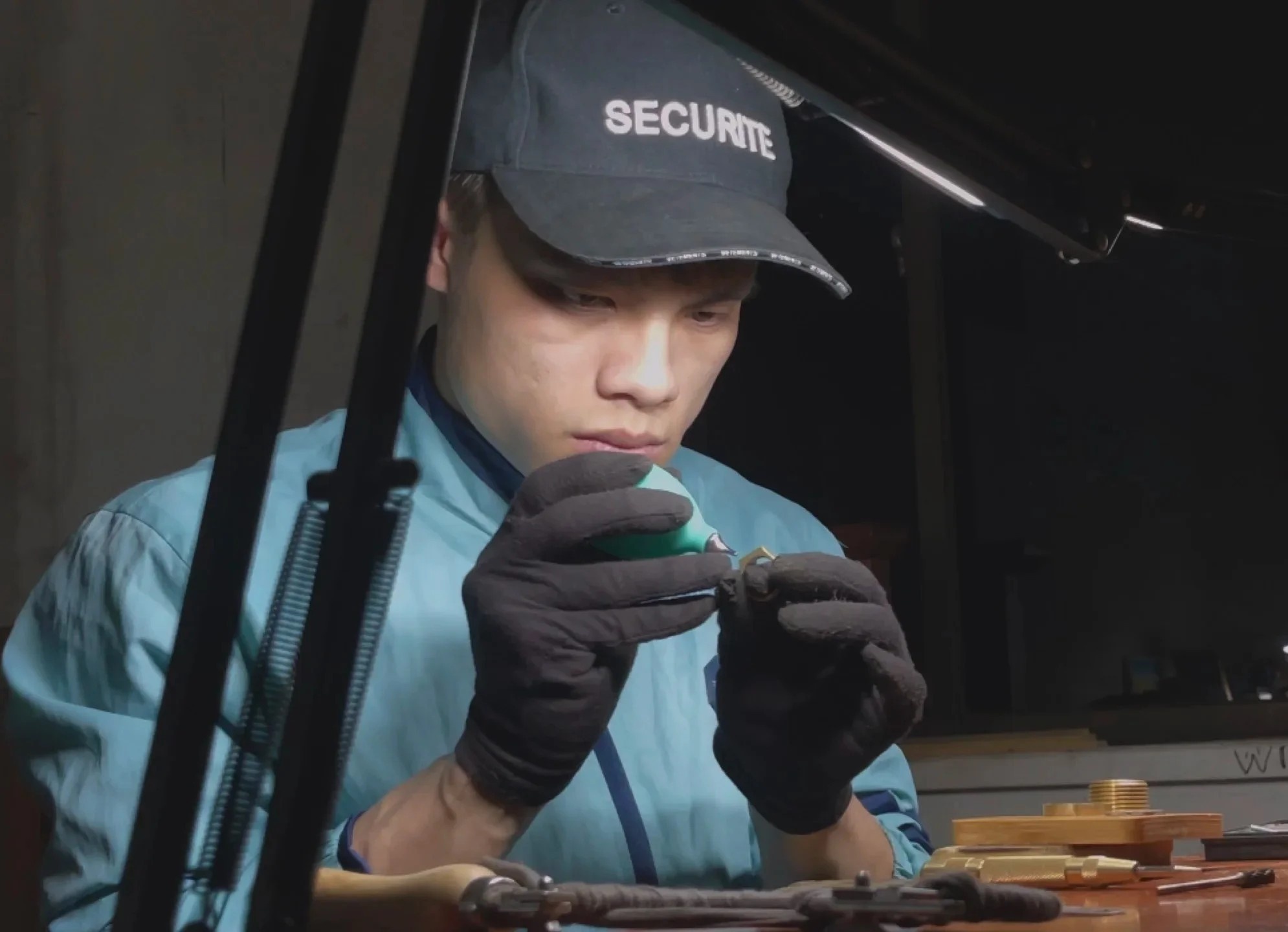 chế tác trang sức từ ống nước ảnh 2 che tac trang suc tu ong nuoc anh 2