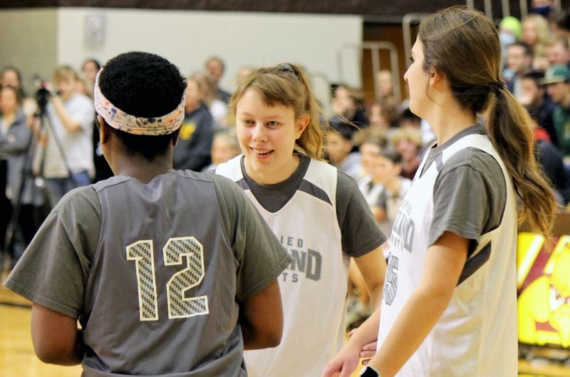 nu sinh mu nem bong ro anh 2