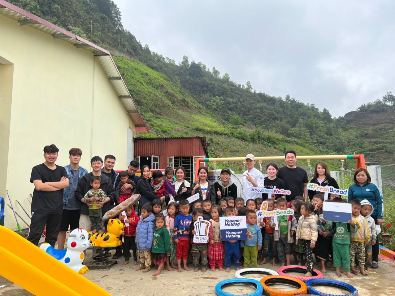 nhom ban Han Quoc lam tu thien anh 1