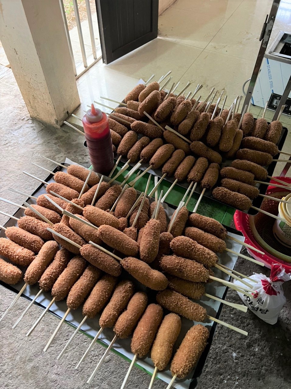 nhóm bạn Hàn Quốc làm từ thiện ảnh 2 nhom ban Han Quoc lam tu thien anh 2