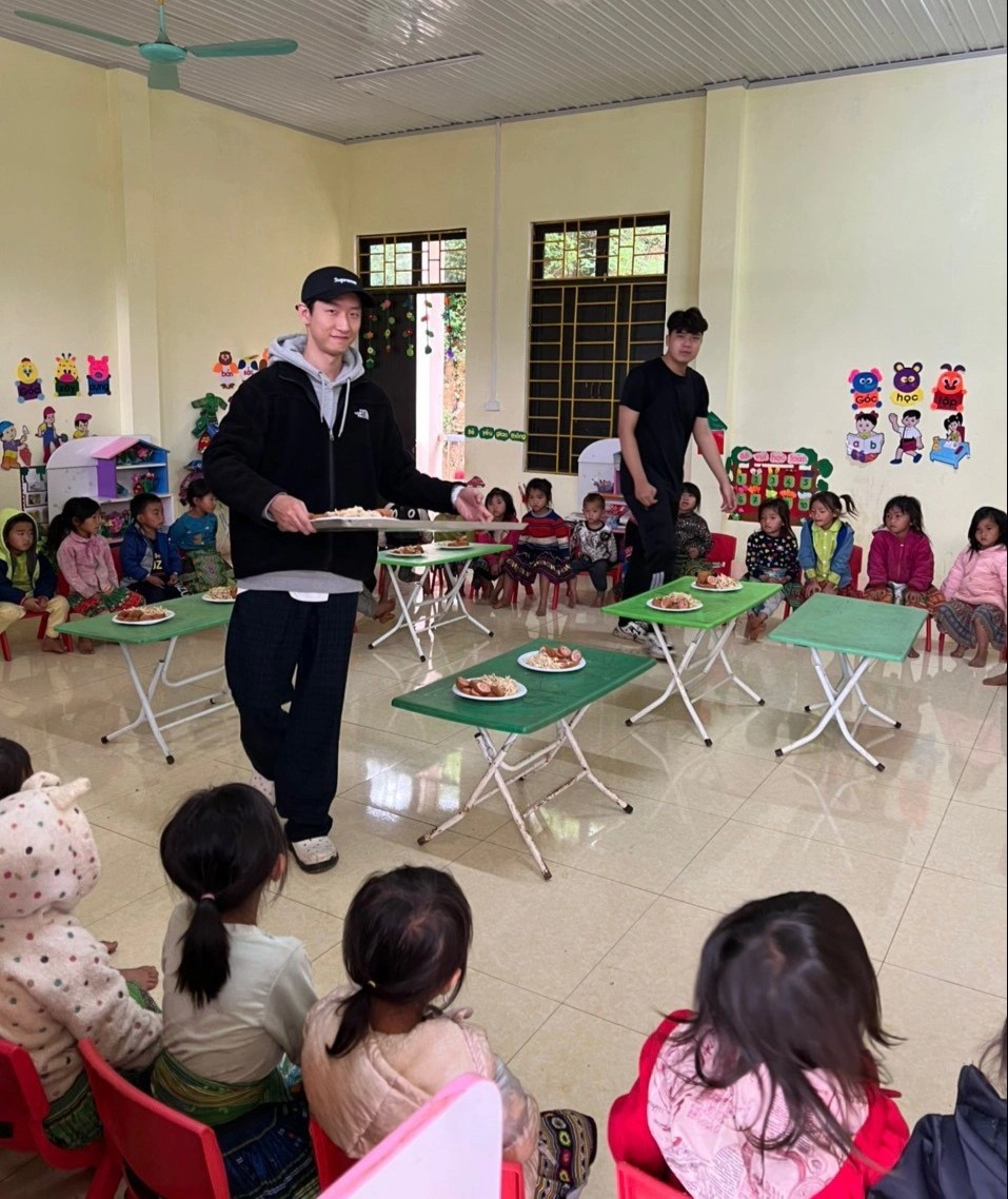 nhóm bạn Hàn Quốc làm từ thiện ảnh 4 nhom ban Han Quoc lam tu thien anh 4