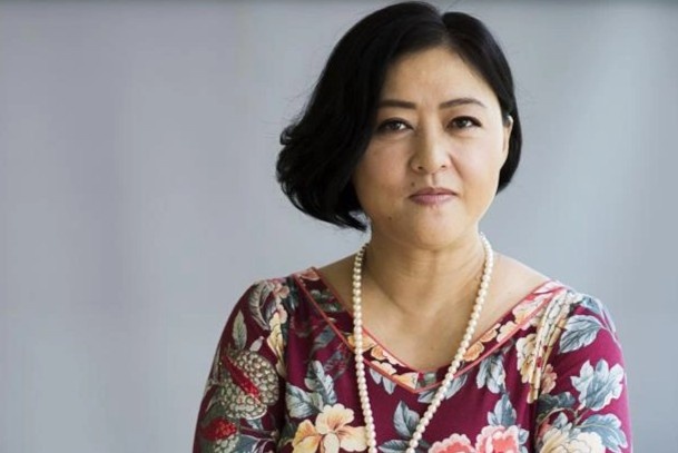 Ty phu Trung Quoc chat vat tim mua do an trong phong toa hinh anh