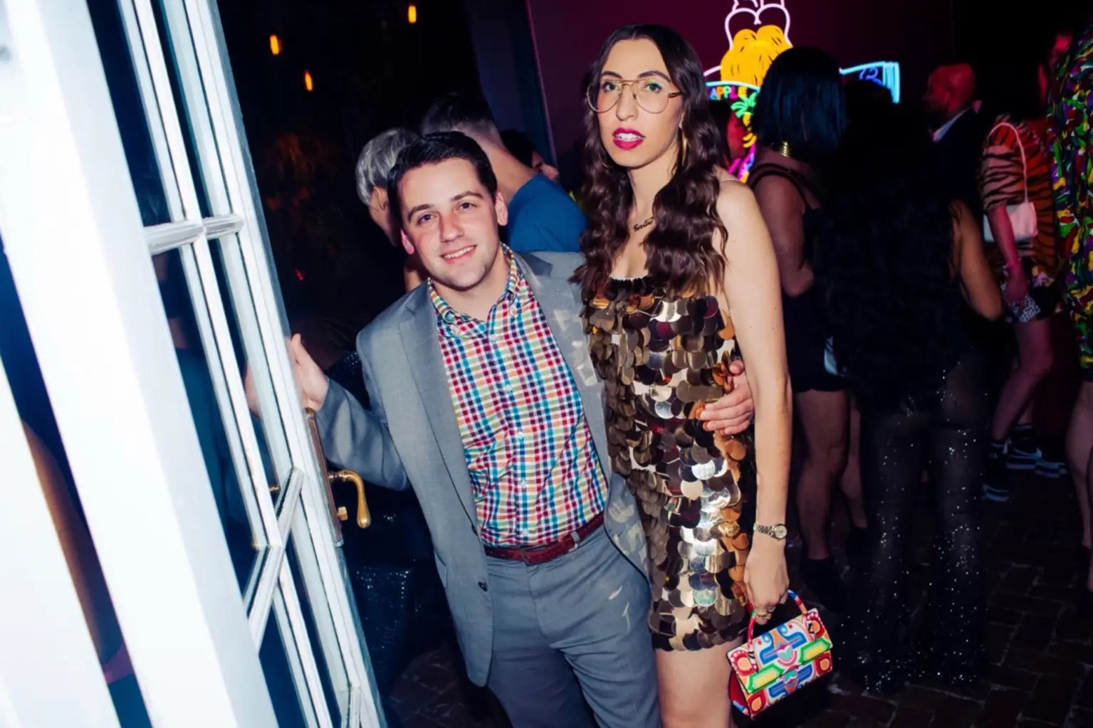 dan ong co chieu cao khiem ton anh 2