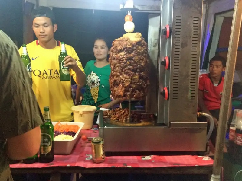 Thai Lan to chuc Tiec trang tron anh 4