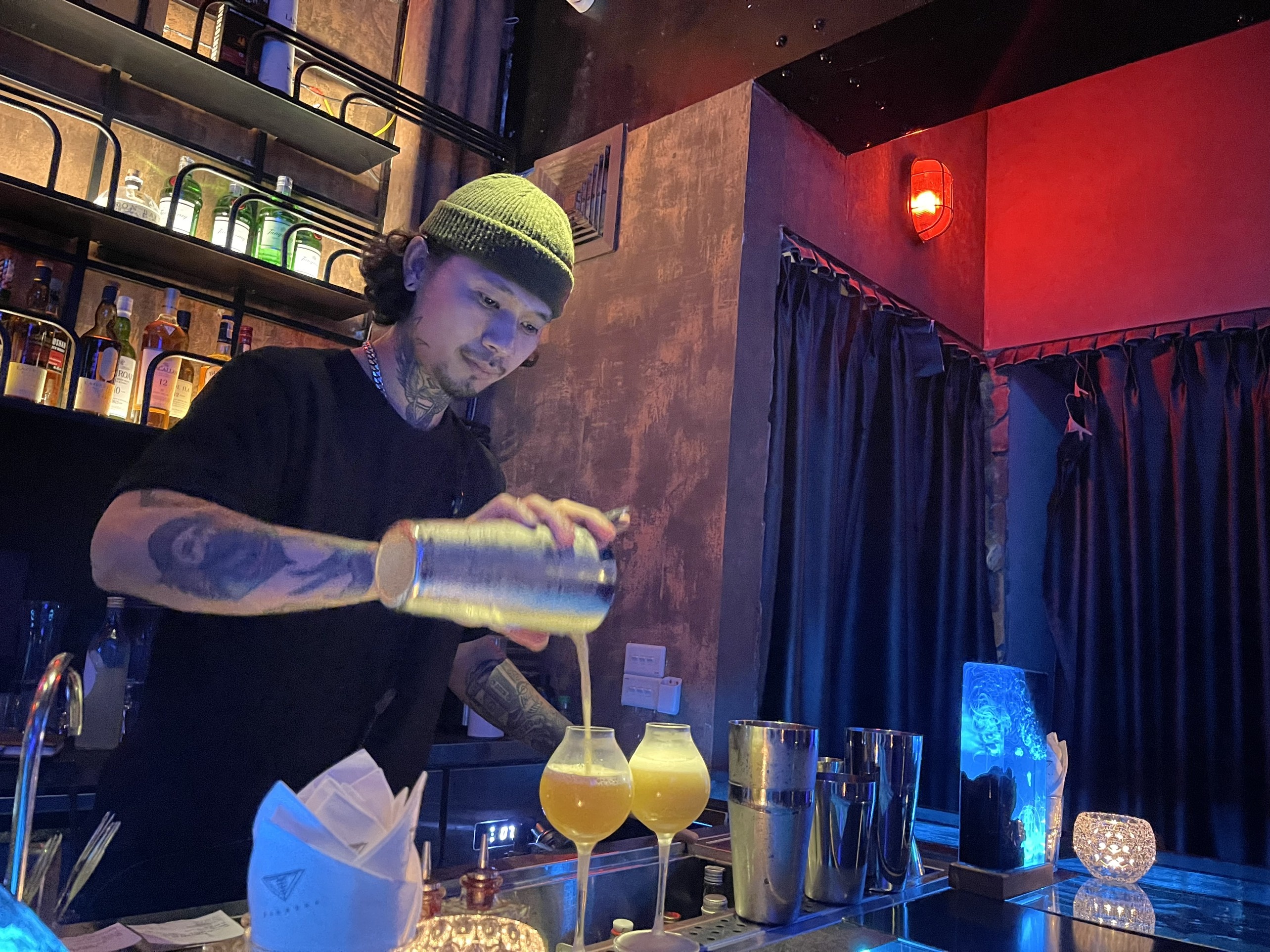 quan bar Ha Noi mo lai anh 2