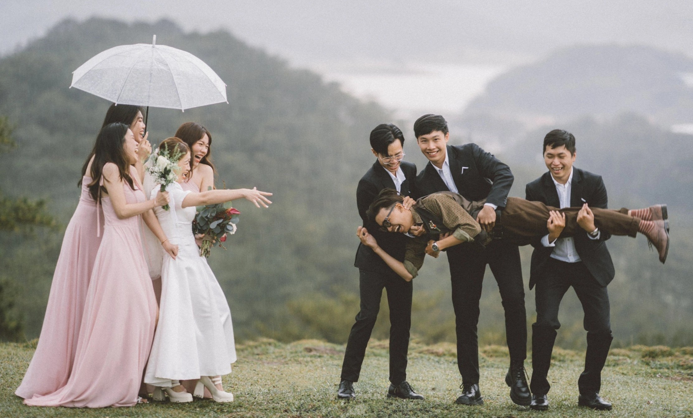 Nhom ban than tu TP.HCM len Da Lat chup anh cuoi hinh anh