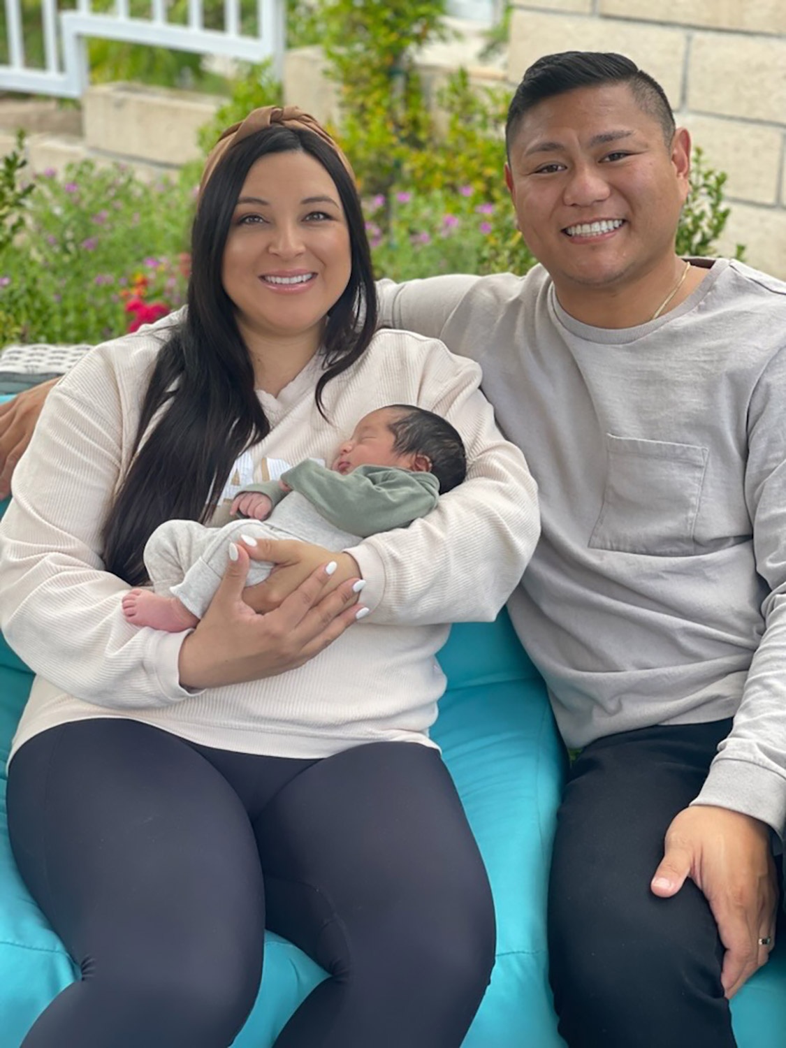 chi em sinh doi de con cung ngay anh 3