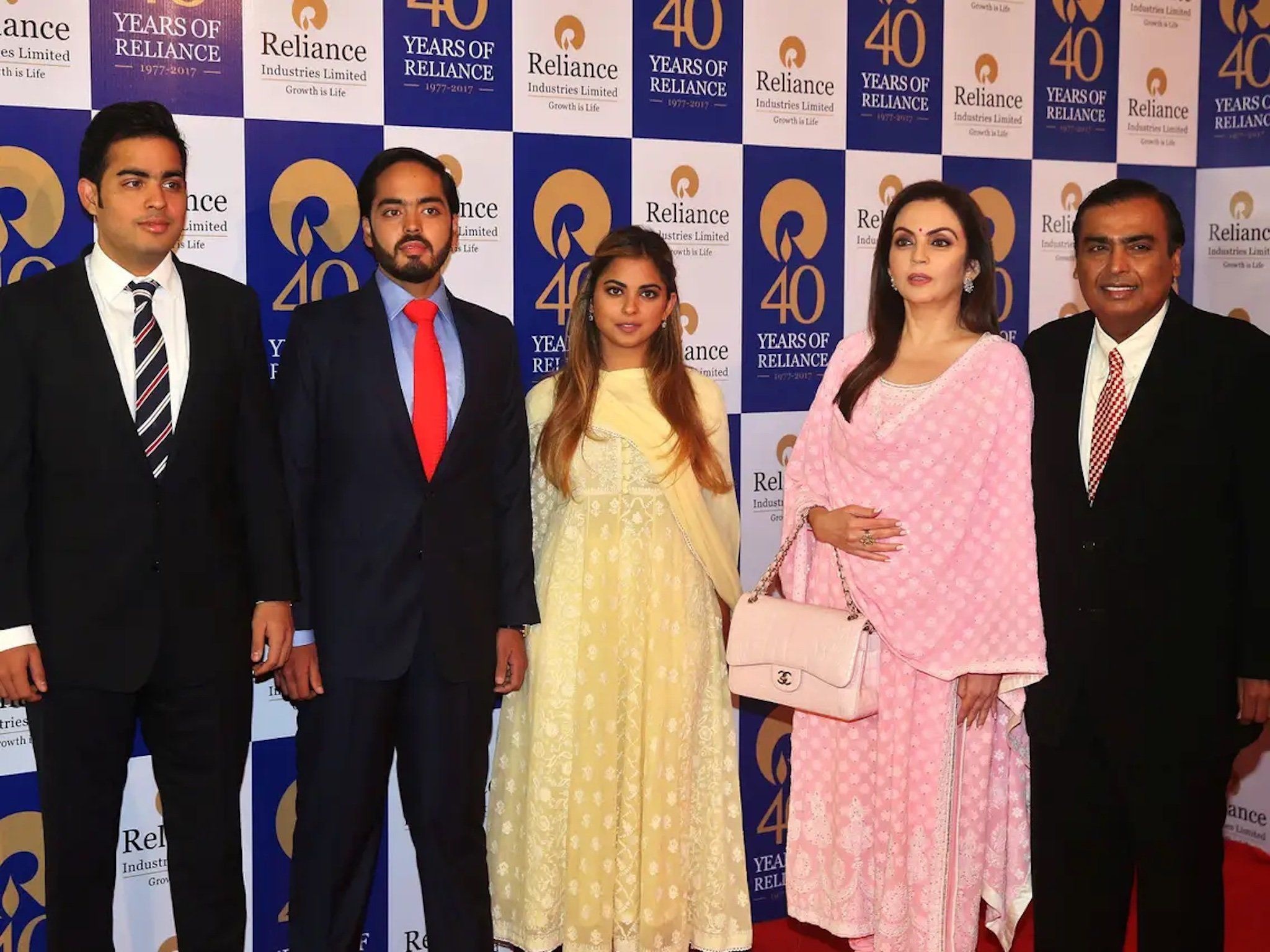 thoi trang nha Ambani anh 1