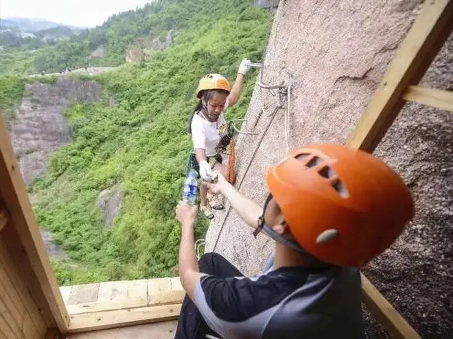 cửa hàng tiện lợi ở giữa núi ảnh 2 cua hang tien loi o giua nui anh 2