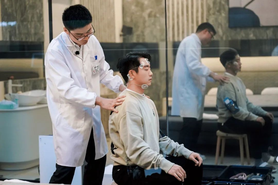 hy sinh giac ngu vi cong viec anh 7