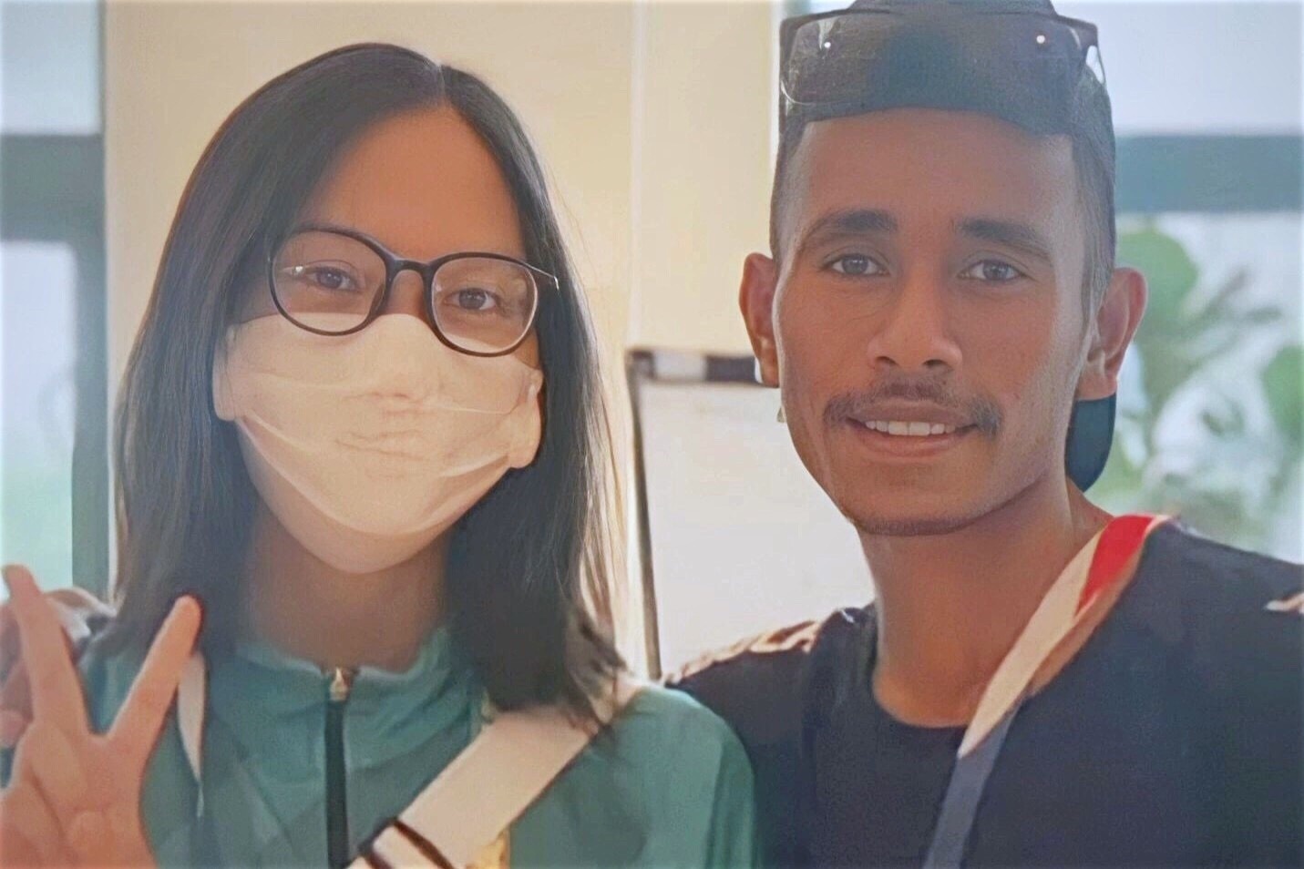 VDV dien kinh Timor Leste gap lai co gai trao la co To quoc hinh anh