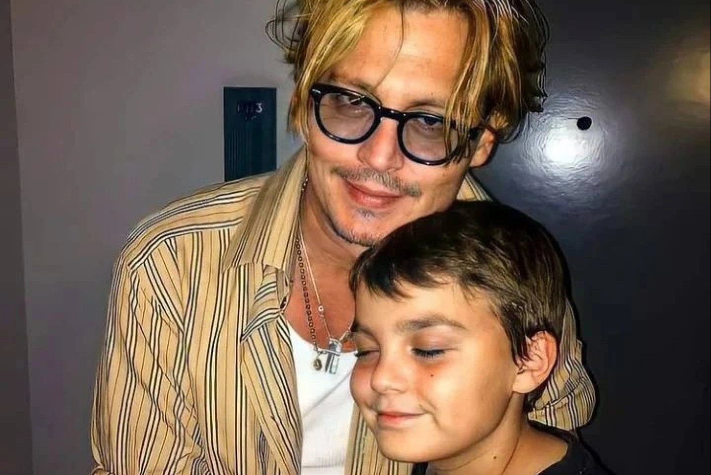 Con trai kin tieng cua Johnny Depp hinh anh