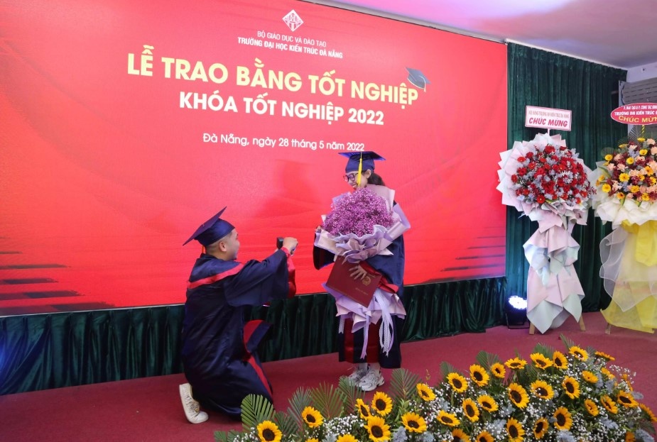 Cau hon o le tot nghiep anh 1