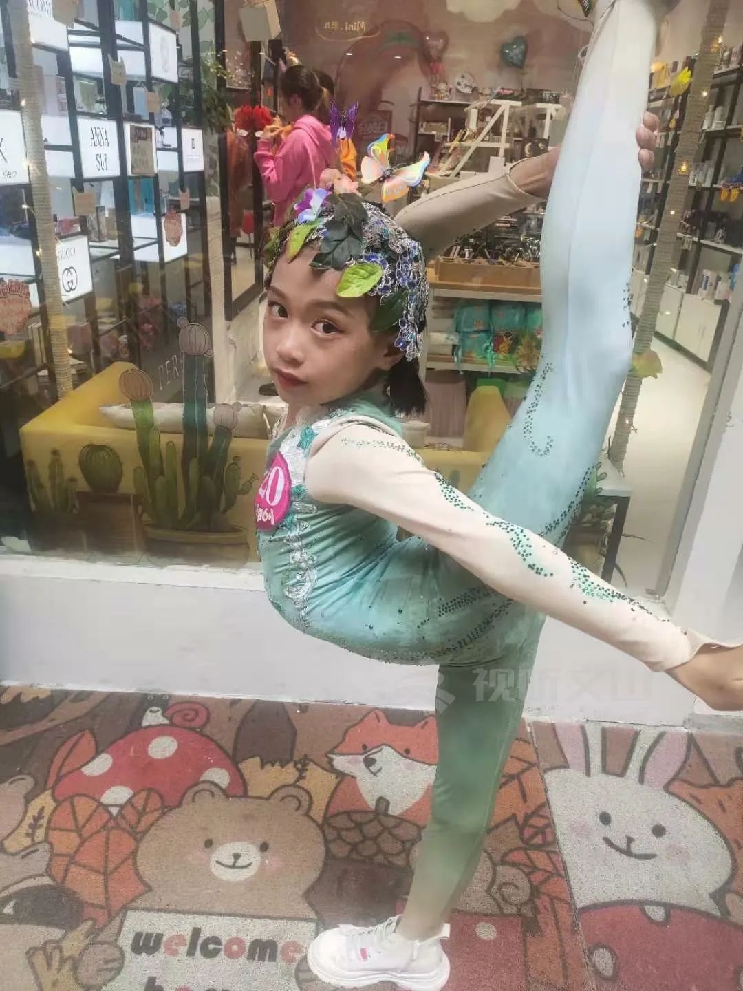 nhay mua o cua hang thit lon anh 3