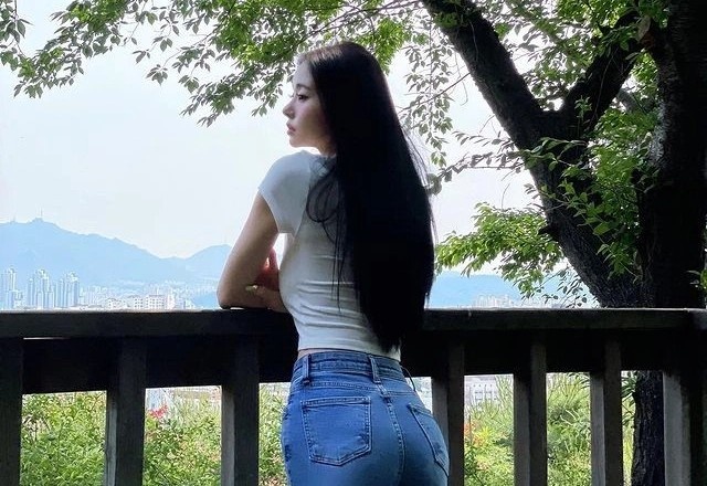 Song Ji A lan dau dang anh sau scandal dung hang gia hinh anh