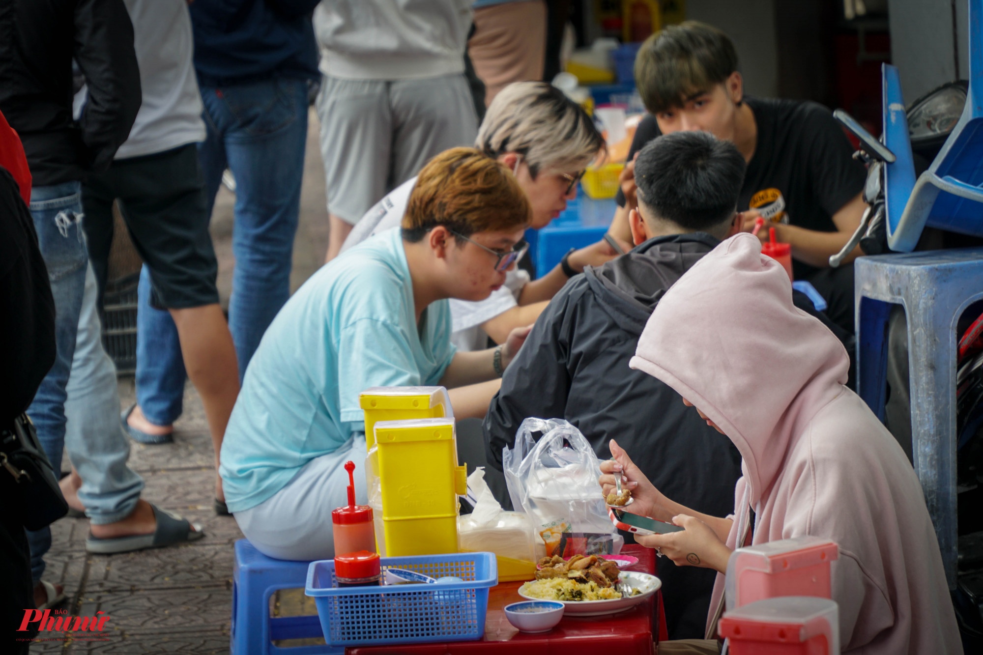 Com ga ngon an o dau anh 2