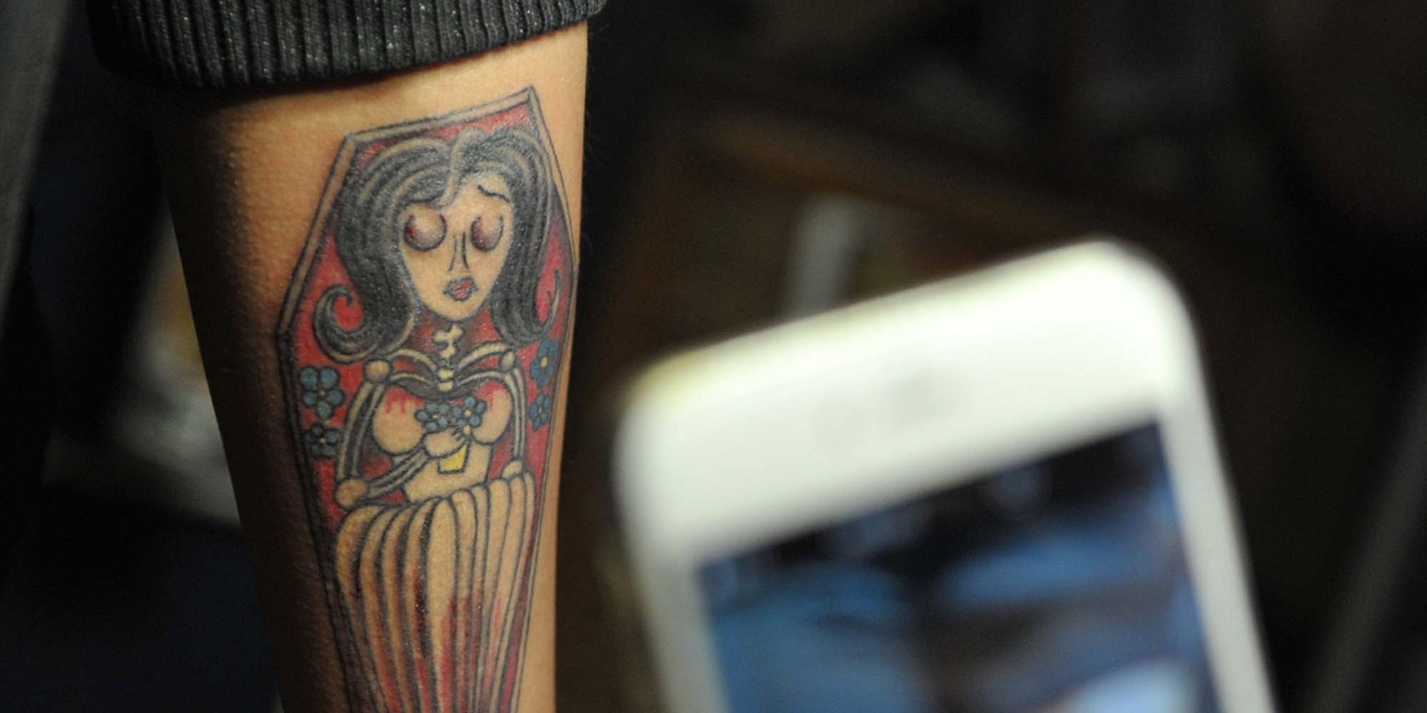 cam tre vi thanh nien xam hinh anh 1