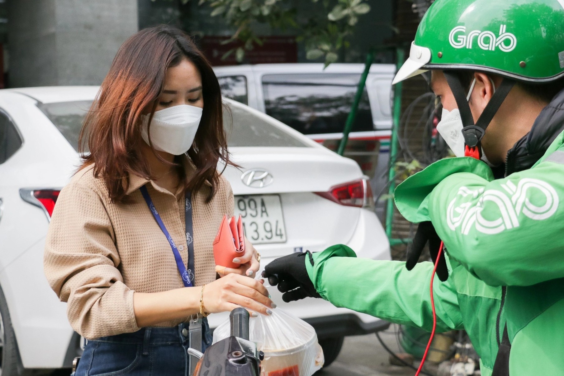 Chat vat kinh doanh do an tren ung dung hinh anh