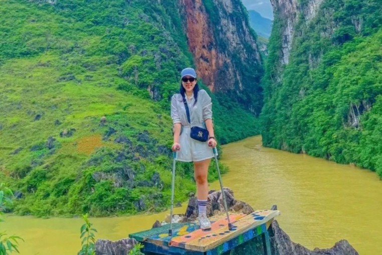 Me don than khuyet mot chan chinh phuc mom da tu than o Ha Giang hinh anh