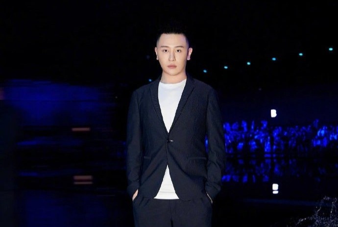 nguoi phat truc tiep tron thue anh 1