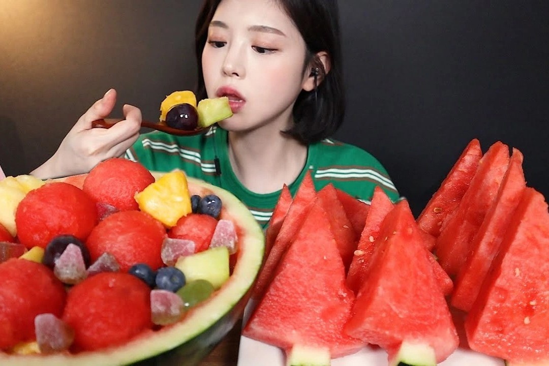 Noi dua hau la loai qua dat do hinh anh