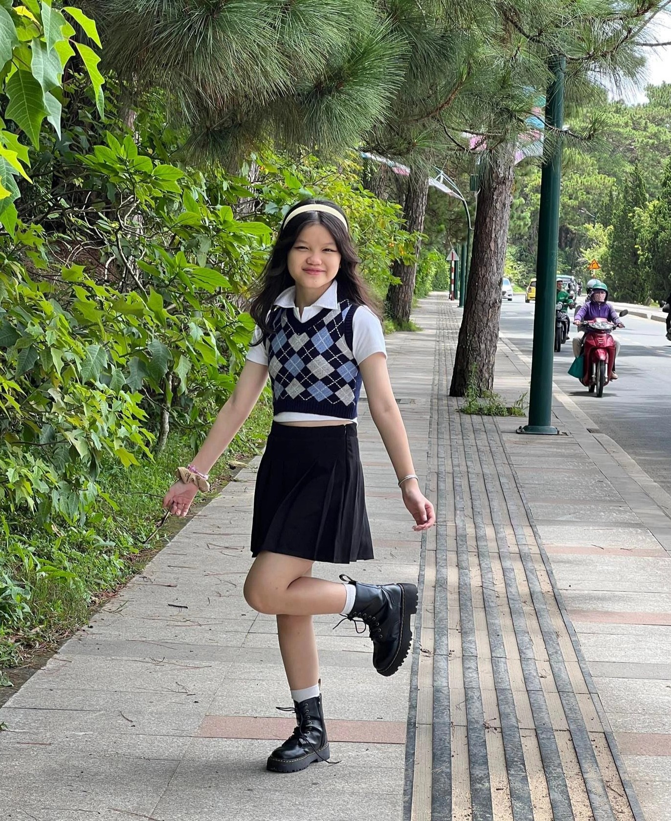 con gai cung bo di phuot anh 7