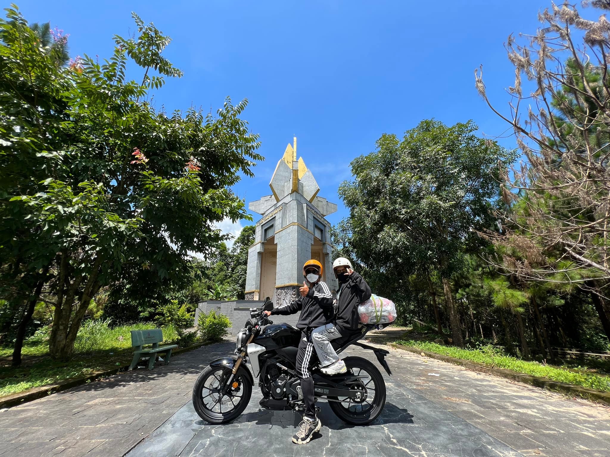 con gai cung bo di phuot anh 3