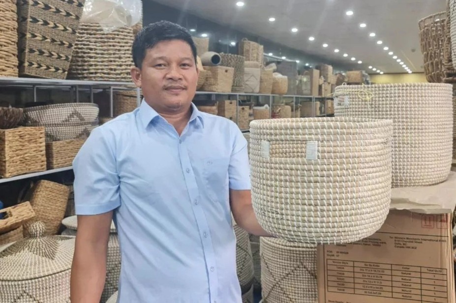 Nguoi dan ong tu hoc tieng Anh, dua 50 san pham my nghe sang My hinh anh