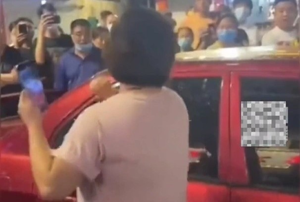 Thay gi sau vu nguoi phu nu danh ghen tren pho o Trung Quoc hinh anh
