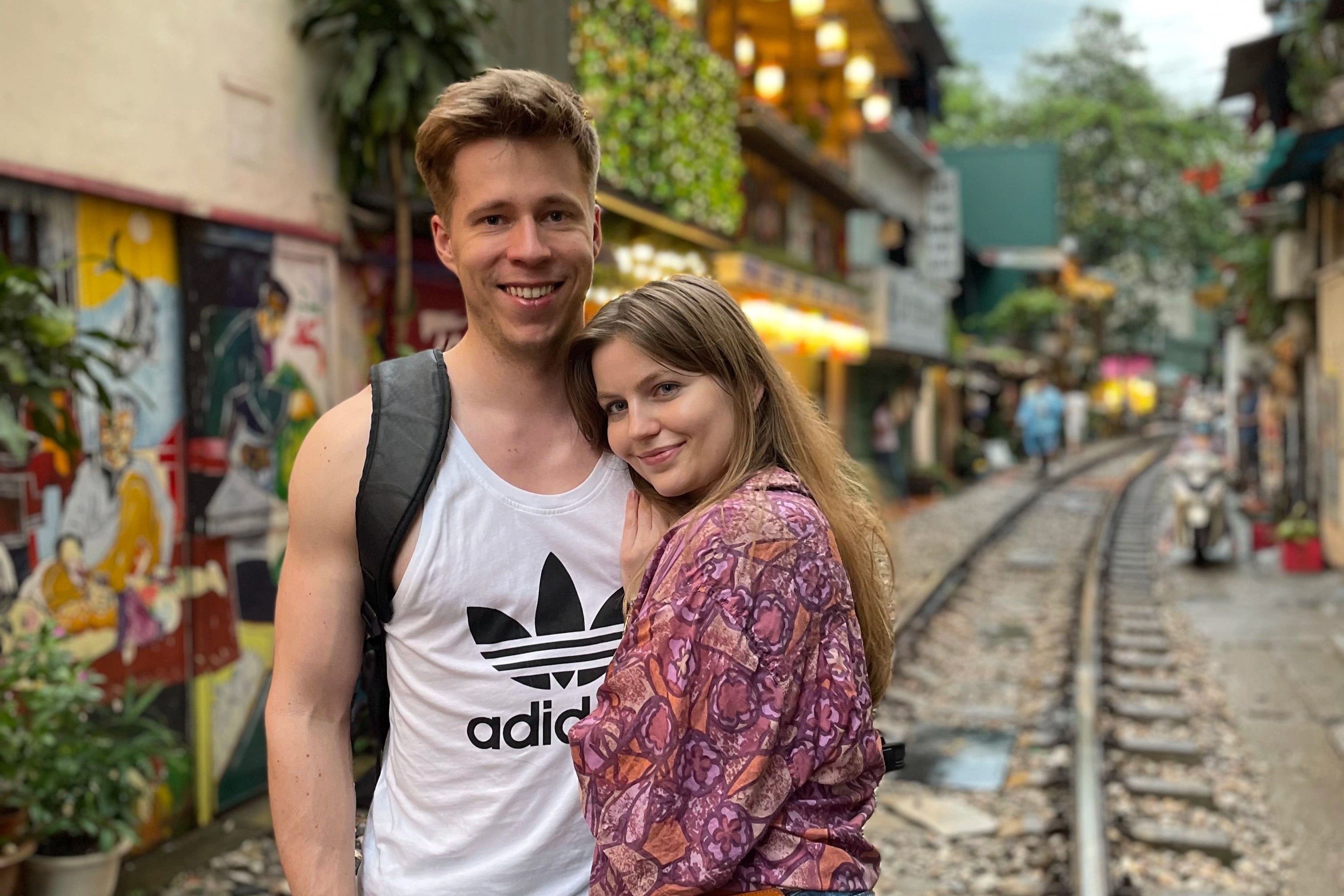 Cap doi Ba Lan phuot Tay Bac bang xe may hinh anh