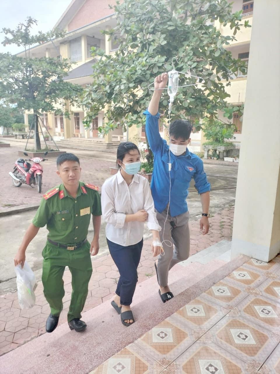 vừa truyền nước vừa thi tốt nghiệp ảnh 1 vua truyen nuoc vua thi tot nghiep anh 1