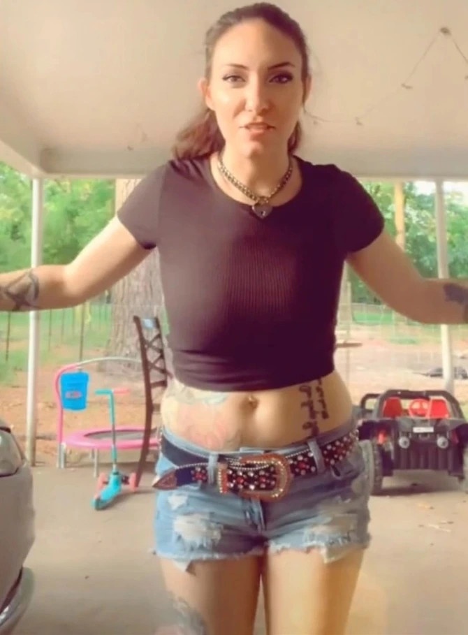 bi phat vi mac crop top anh 1