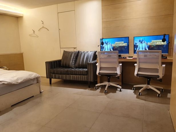 choi game o nha nghi Han Quoc anh 1