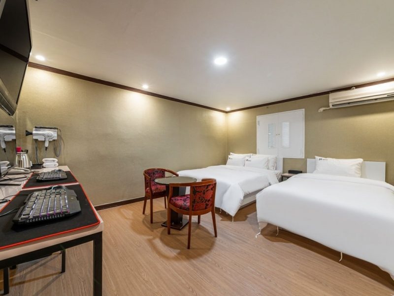 choi game o nha nghi Han Quoc anh 2