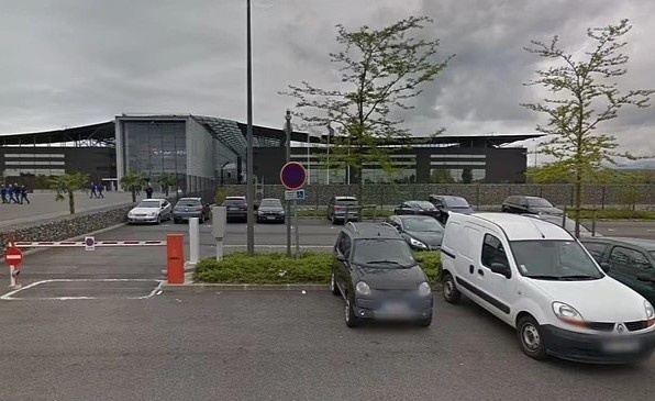 be tu vong trong oto anh 1