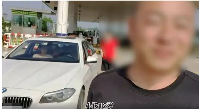 Bé 12 tuổi lái xe ảnh 1 Be 12 tuoi lai xe anh 1