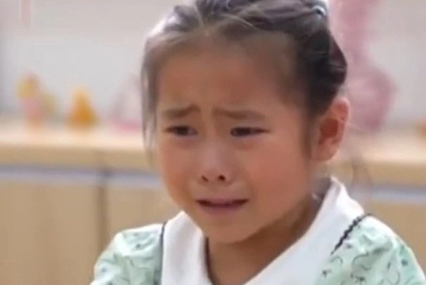 6,5 trieu nguoi Trung Quoc chia se clip con gai oa khoc vi thuong bo hinh anh